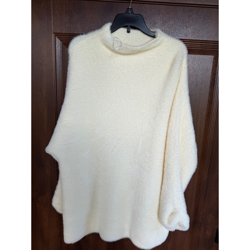 World Market Exclusive Women's S/M Ivory Oversized Eyelash Knit Comfort Sweater